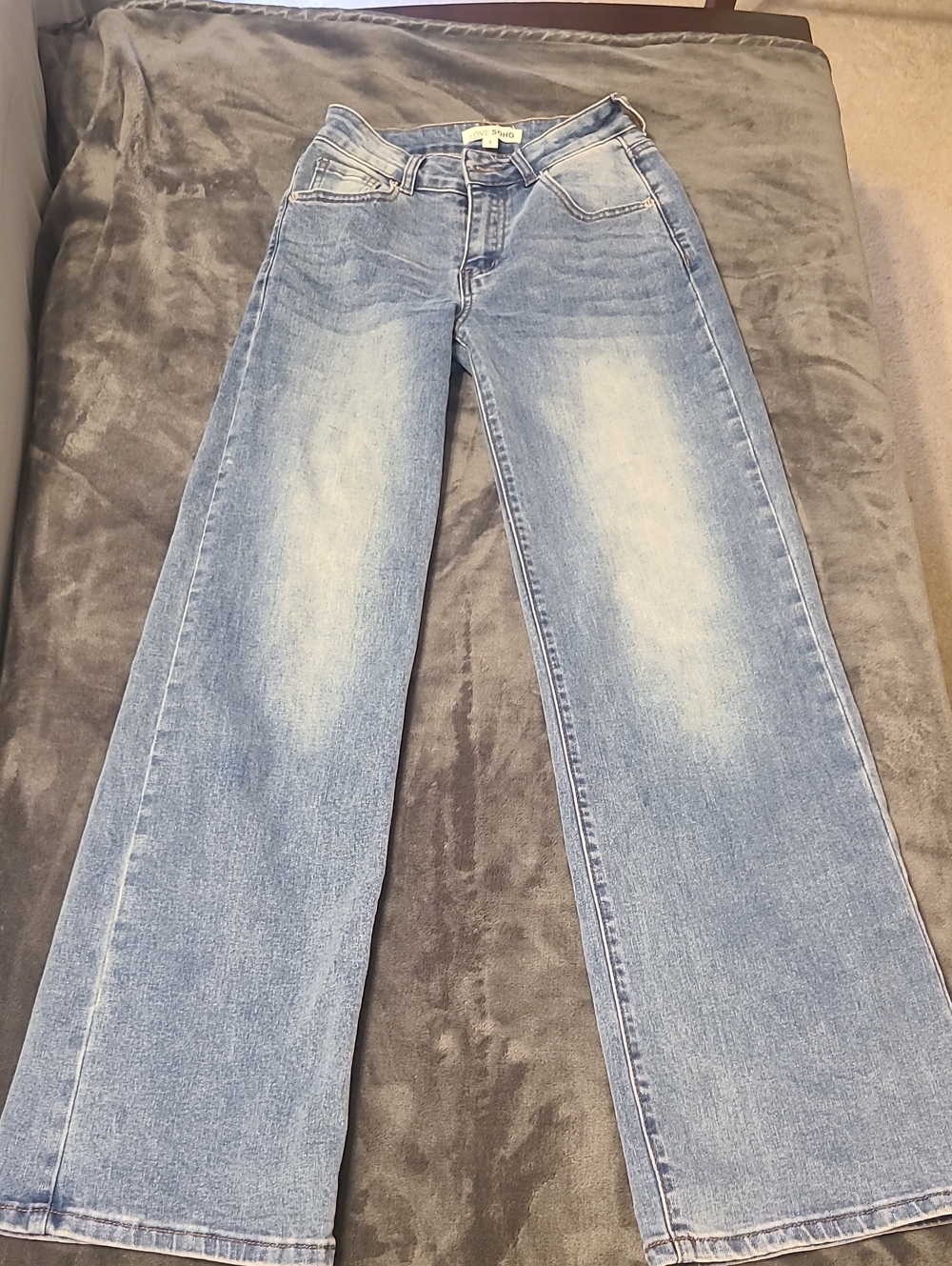 Light Blue Wide-Leg Flare Jeans — Classic Casual Fit